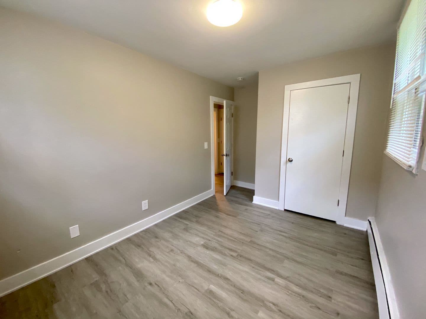 Des Moines Apartment: 1216 E Seneca Avenue 6