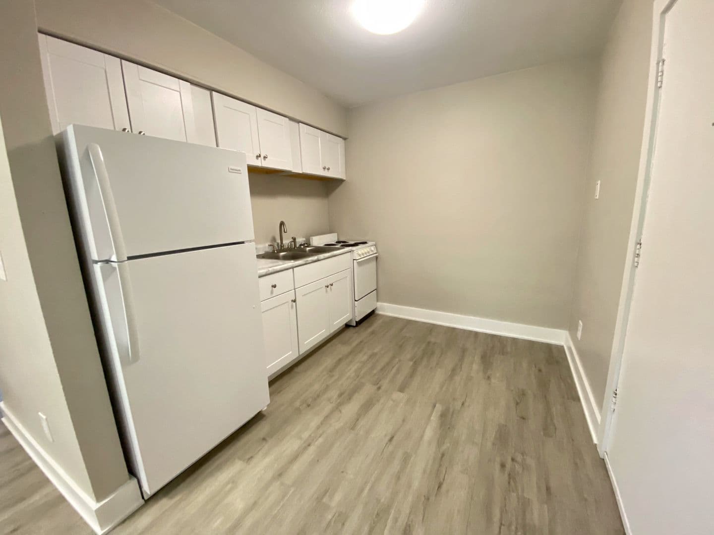 Des Moines Apartment: 1216 E Seneca Avenue 6