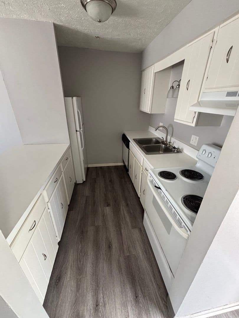 Omaha Apartment: 2303 Benson Gardens Blvd