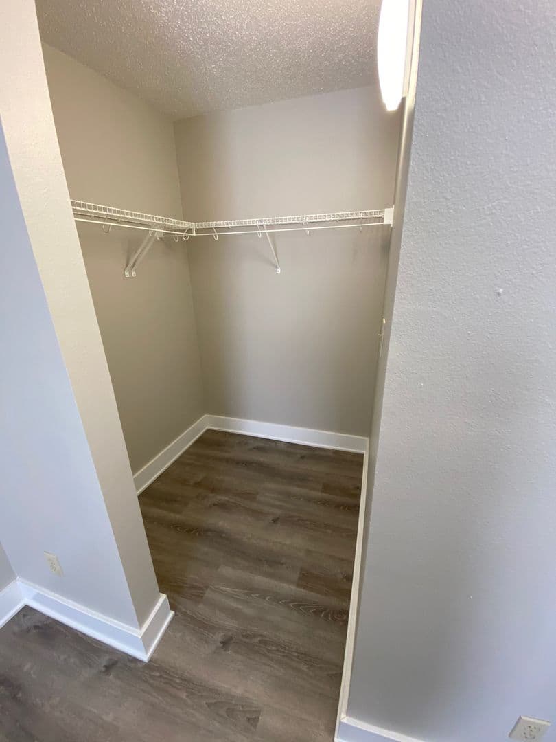 Des Moines Apartment: 40 E McKinley Avenue