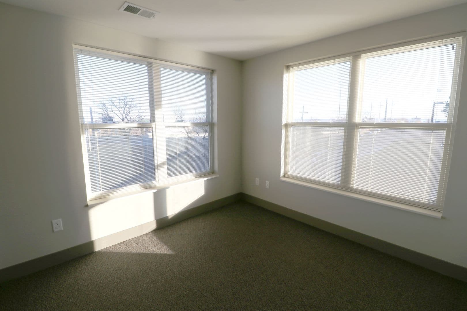 Omaha Apartment: 2222 Davenport St