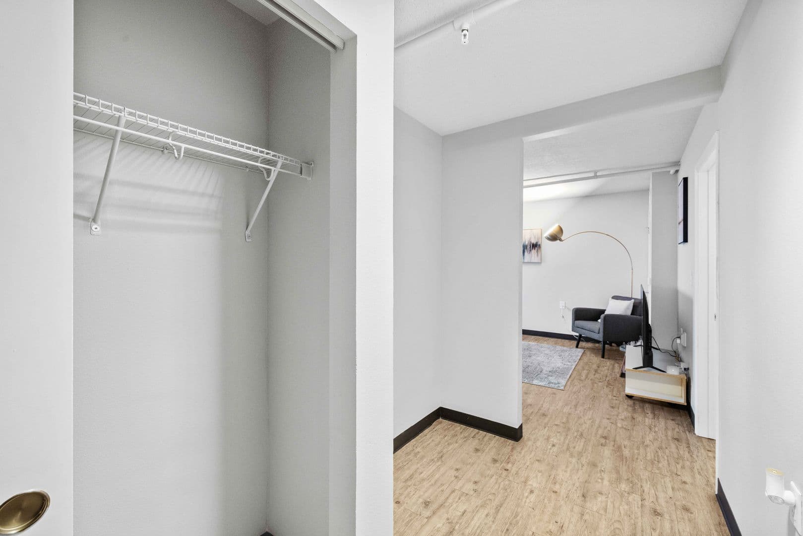 Des Moines Apartment: 660 E 5th St