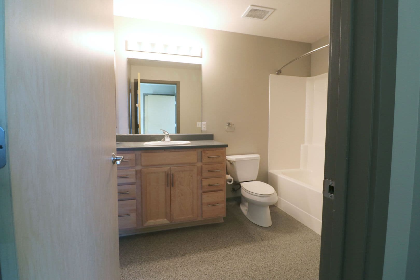 Omaha Apartment: 2222 Davenport St