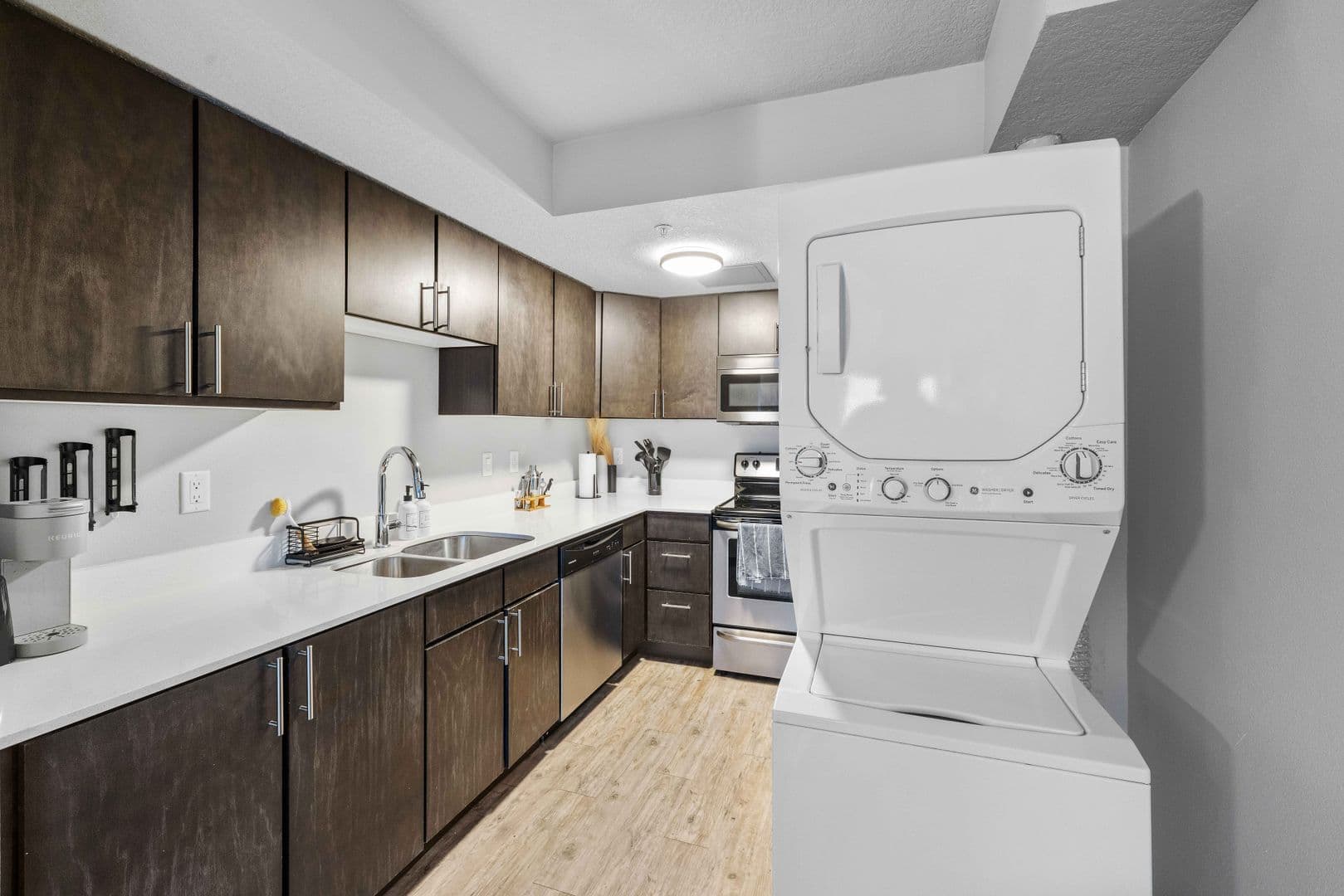 Des Moines Apartment: 660 E 5th St