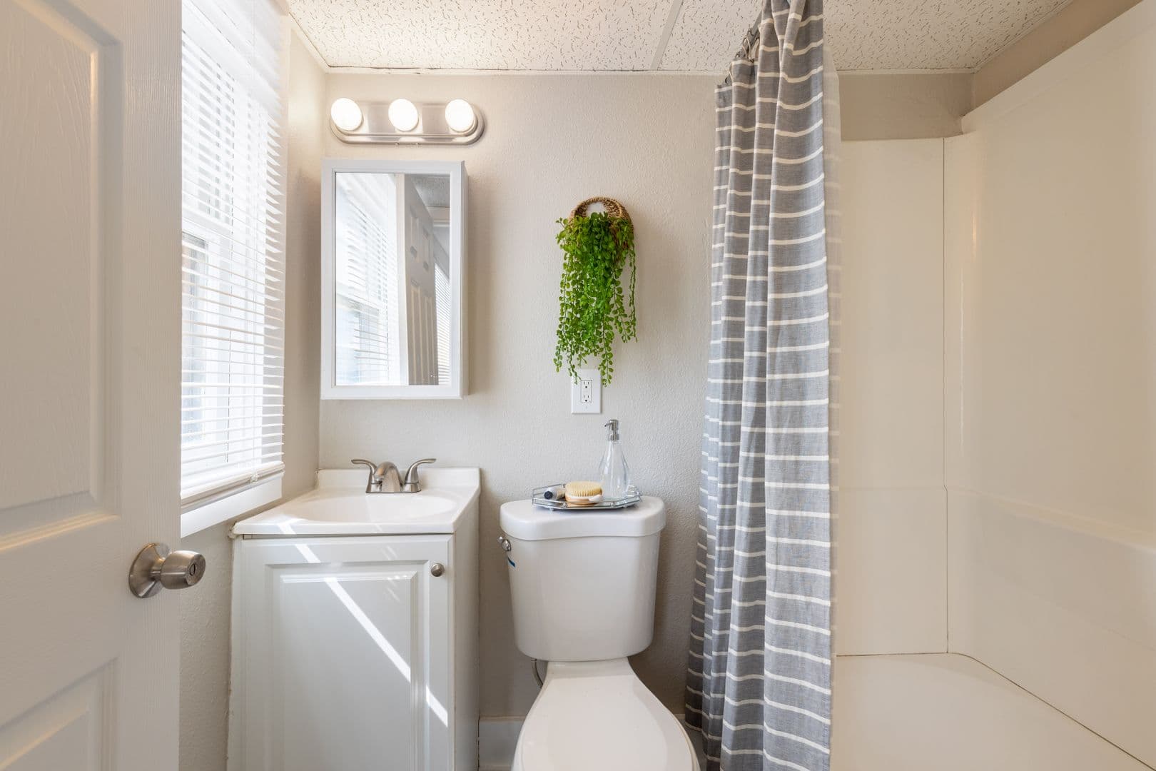 Des Moines Apartment: 2008 6th Ave