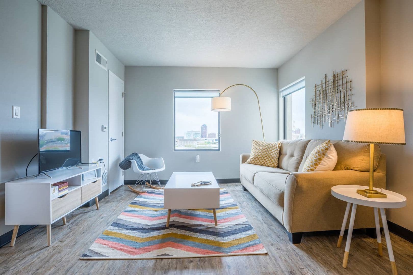 Des Moines Apartment: 660 E 5th St