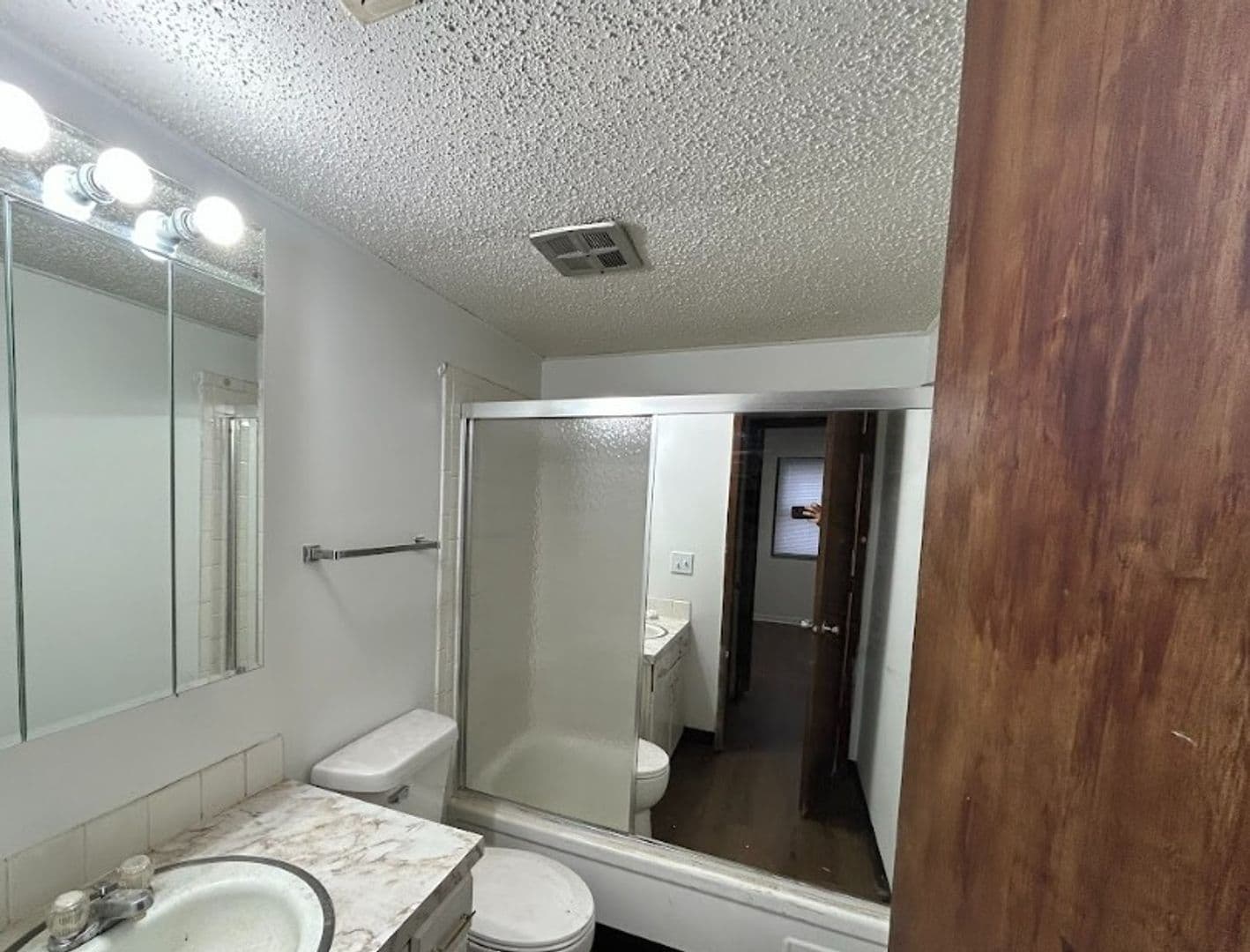 Des Moines Apartment: 2910 Arnold Rd/2805 30th St