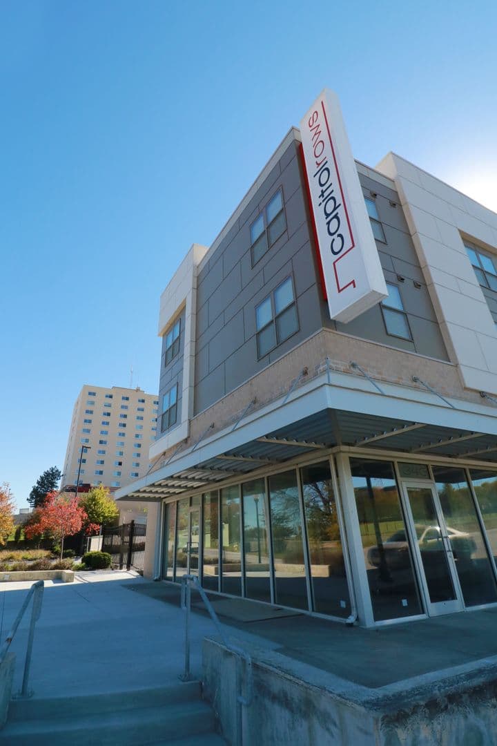 Omaha Apartment: 2222 Davenport St