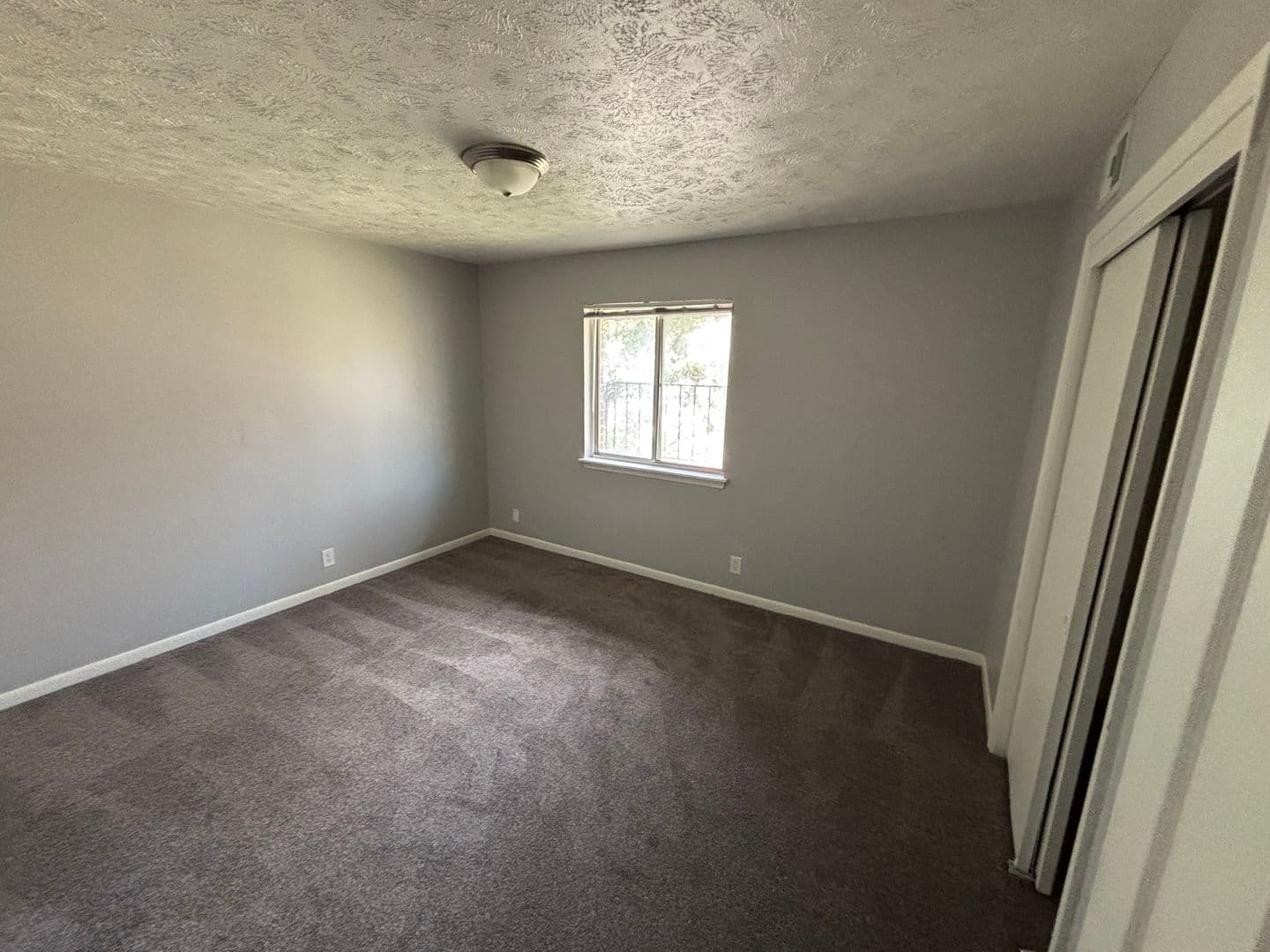 Omaha Apartment: 2303 Benson Gardens Blvd