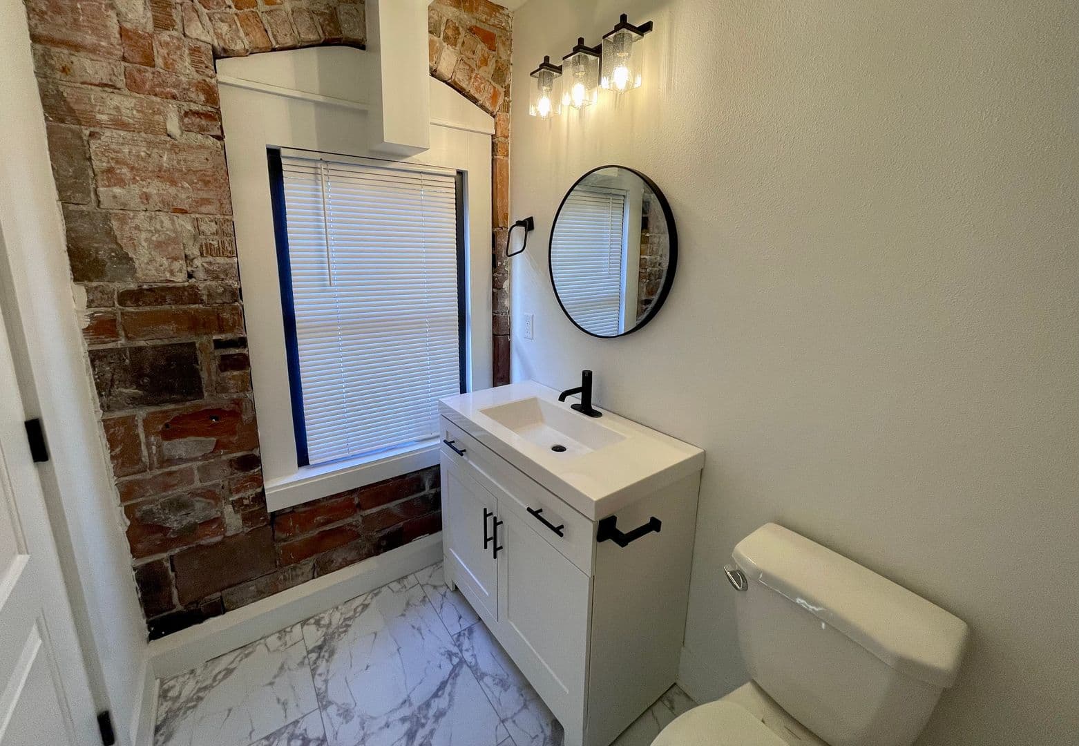 Des Moines Apartment: 2008 6th Ave