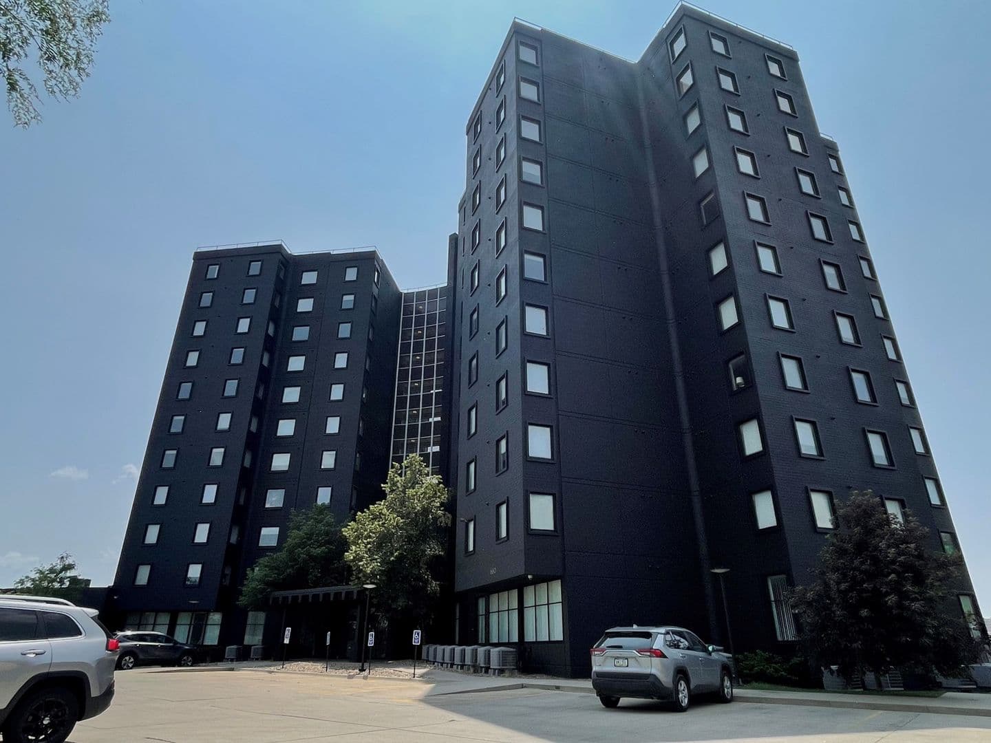 Des Moines Apartment: 660 E 5th St