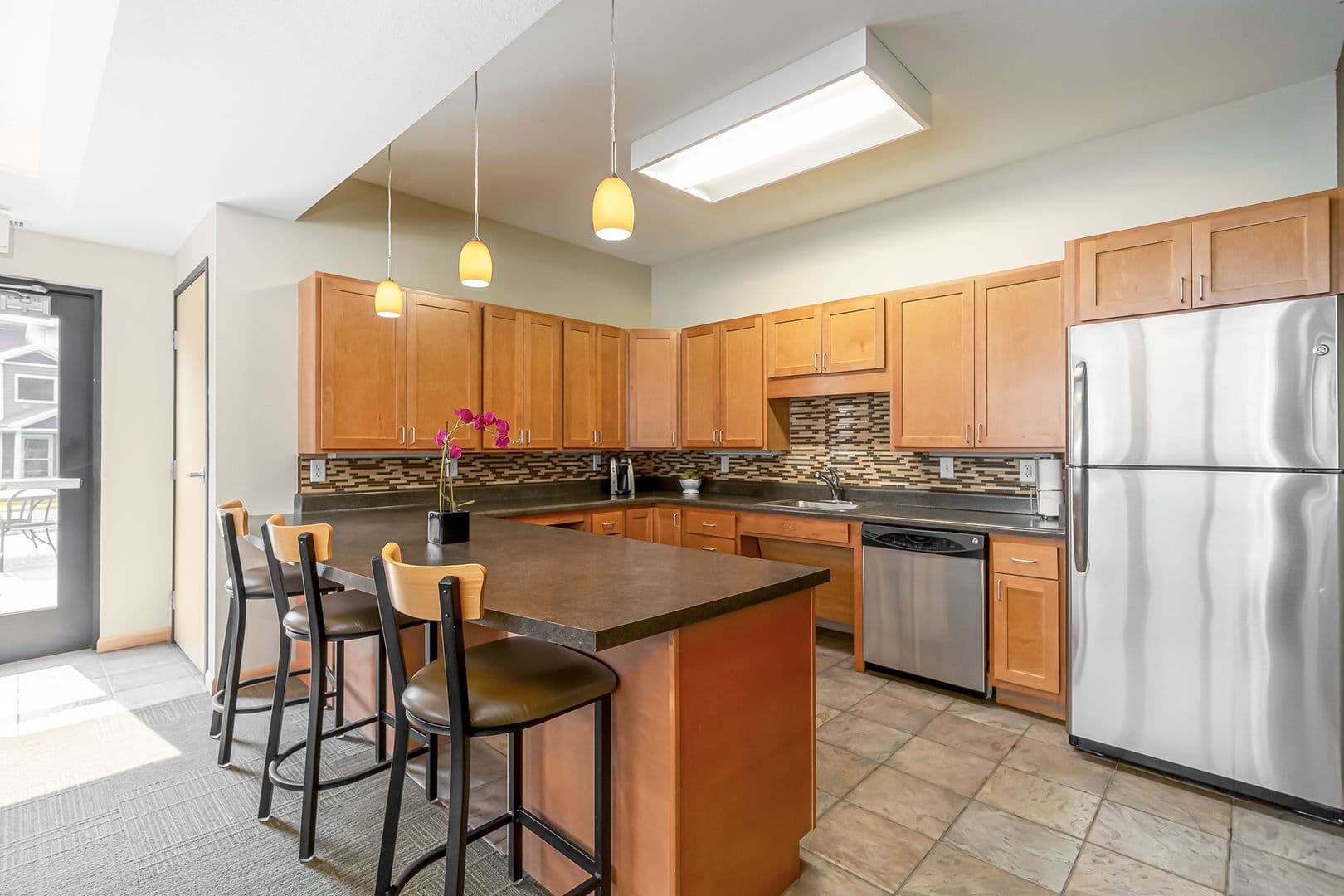 Des Moines Apartment: 1646 Hull Ave