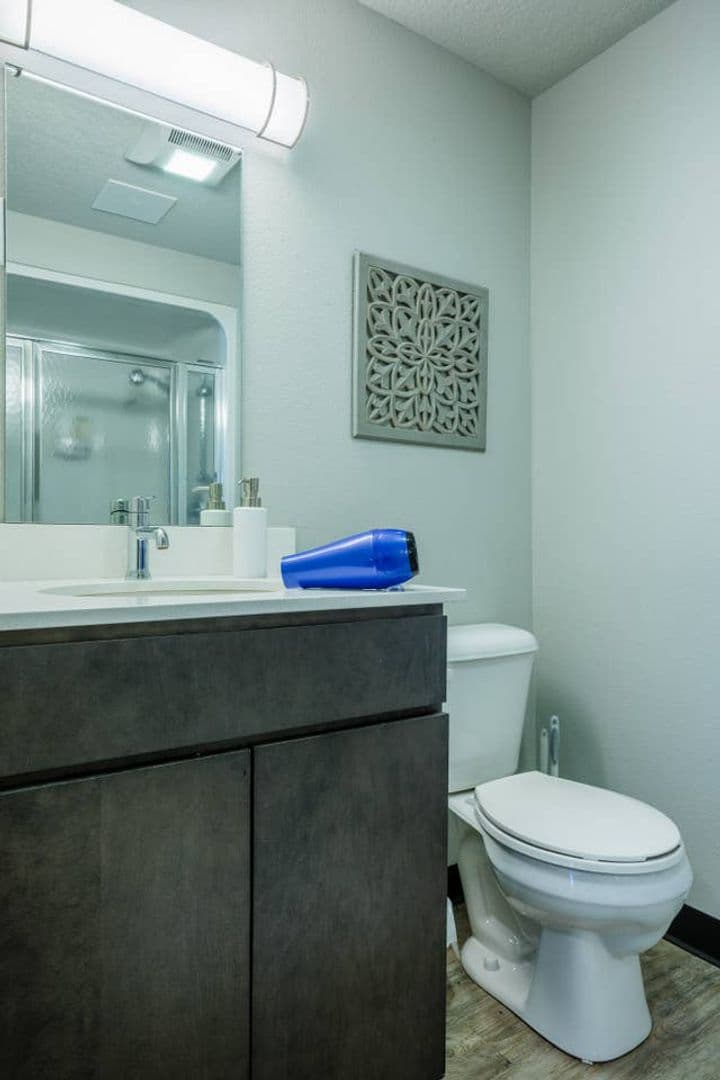 Des Moines Apartment: 660 E 5th St