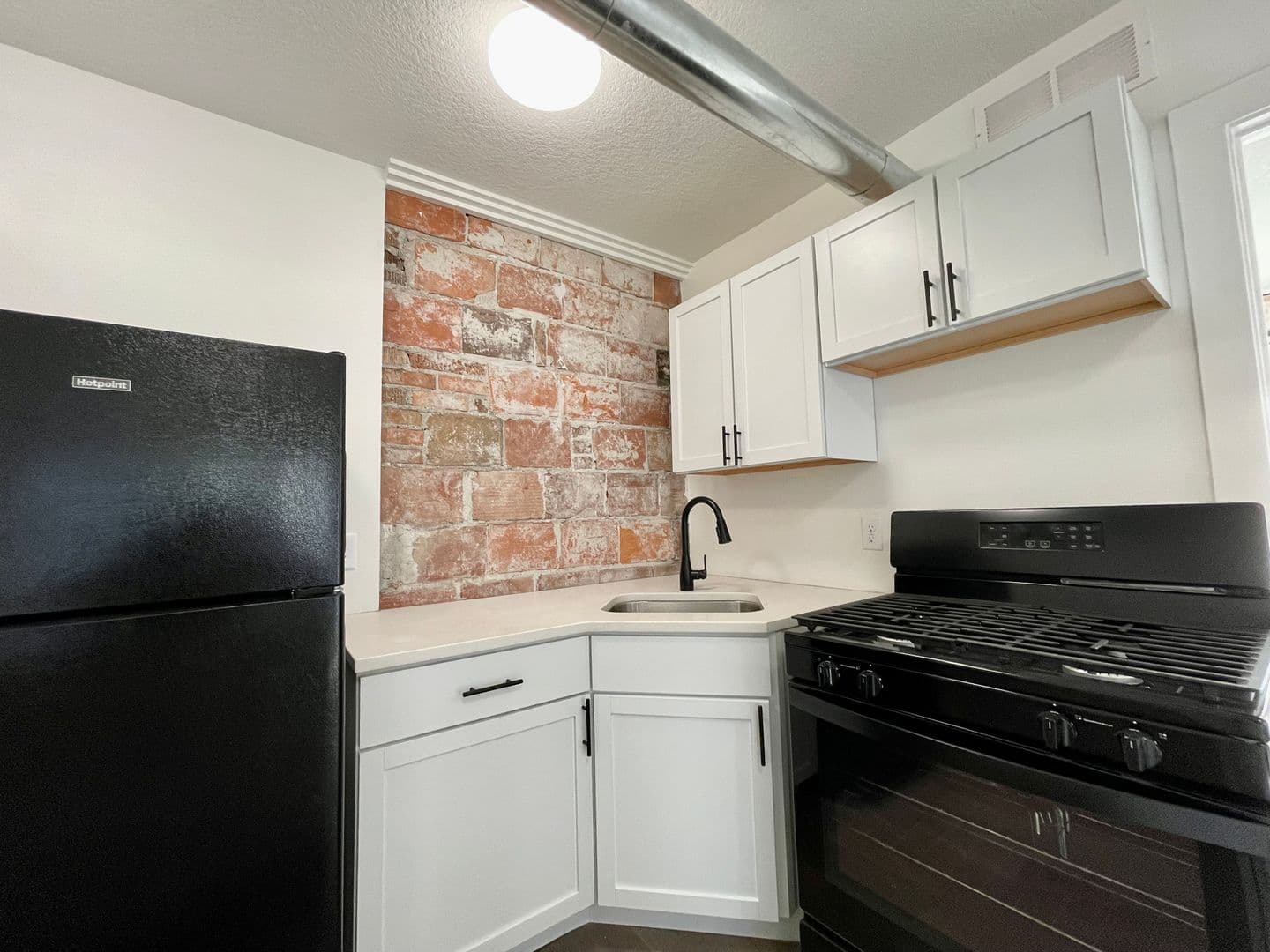 Des Moines Apartment: 2008 6th Ave