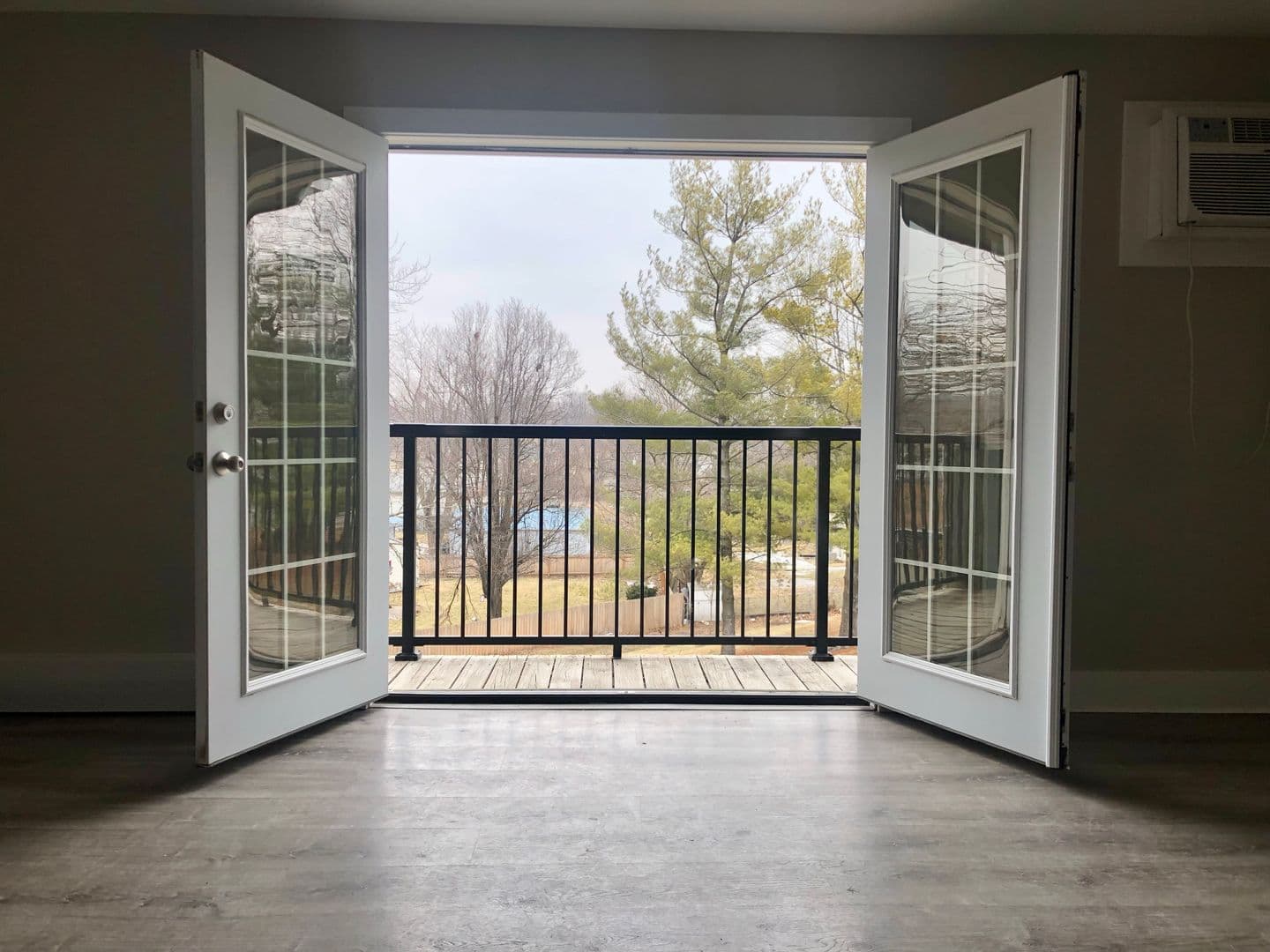 Des Moines Apartment: 40 E McKinley Avenue