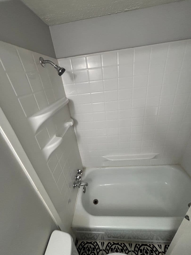 Omaha Apartment: 2303 Benson Gardens Blvd