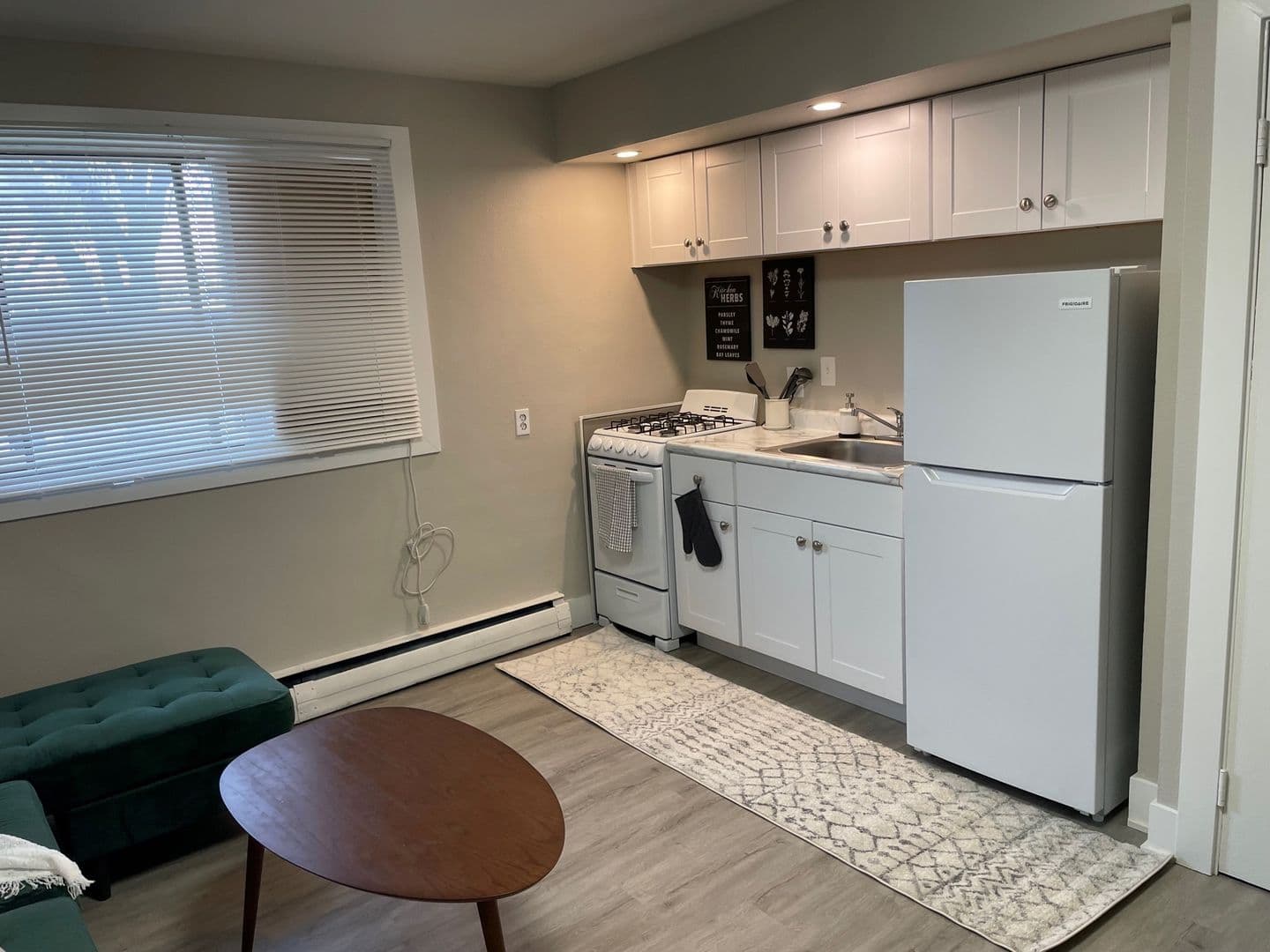 Des Moines Apartment: 1216 E Seneca Avenue 6