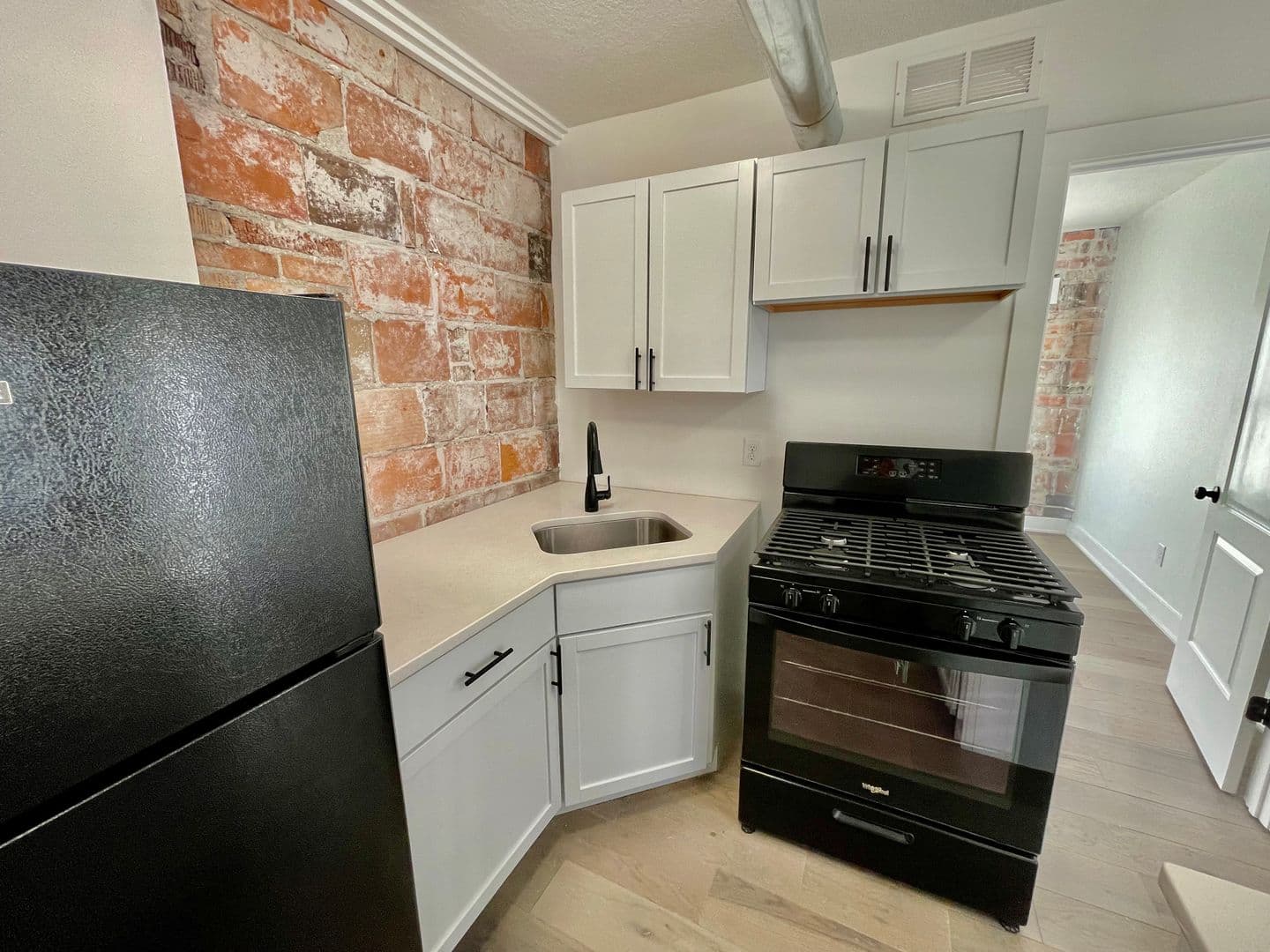 Des Moines Apartment: 2008 6th Ave