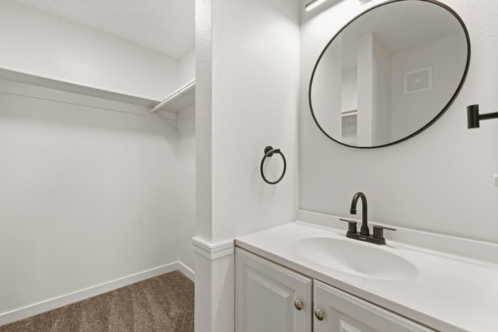 Des Moines Apartment: 530 E Kenyon