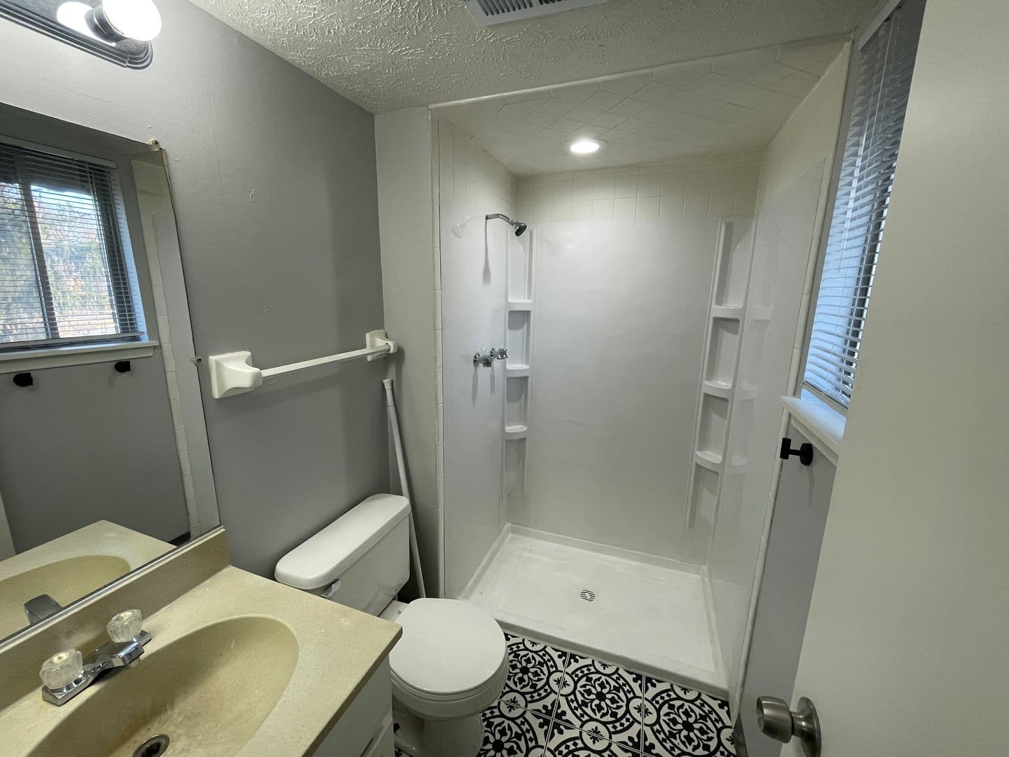 Omaha Apartment: 2303 Benson Gardens Blvd
