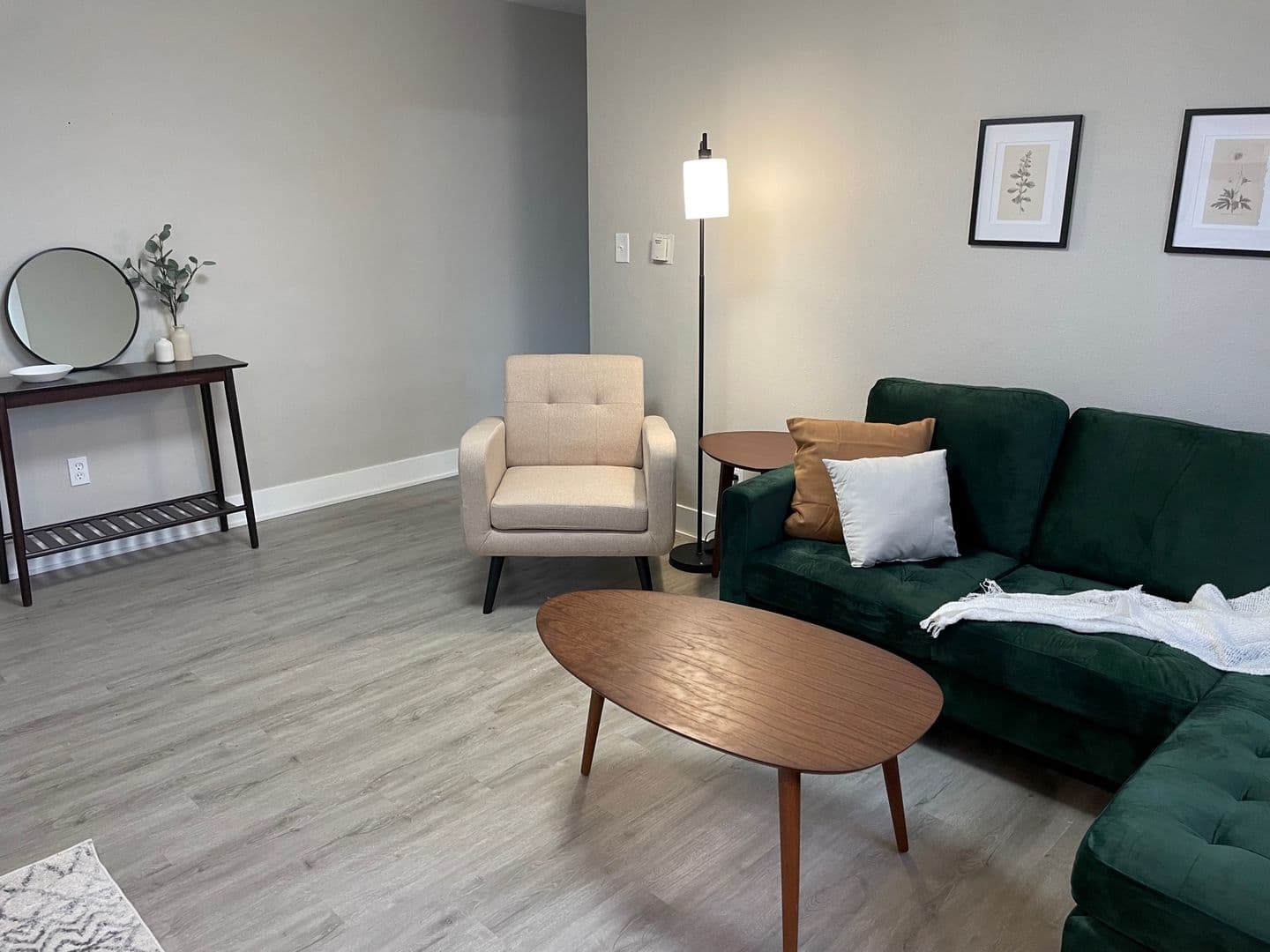 Des Moines Apartment: 1216 E Seneca Avenue 6