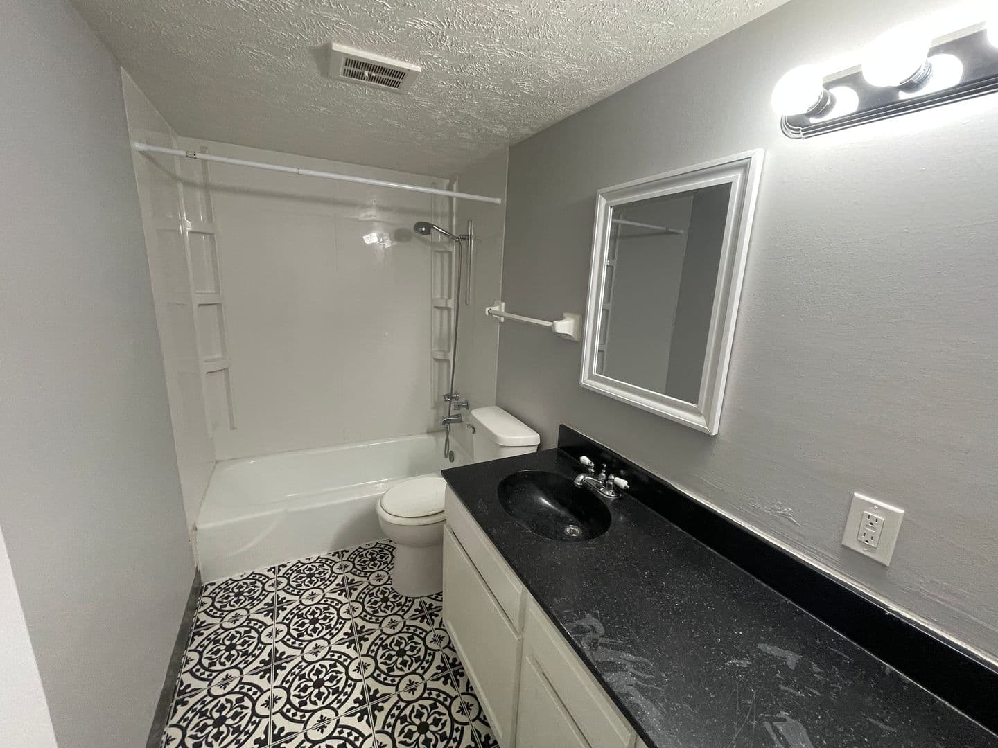 Omaha Apartment: 2303 Benson Gardens Blvd