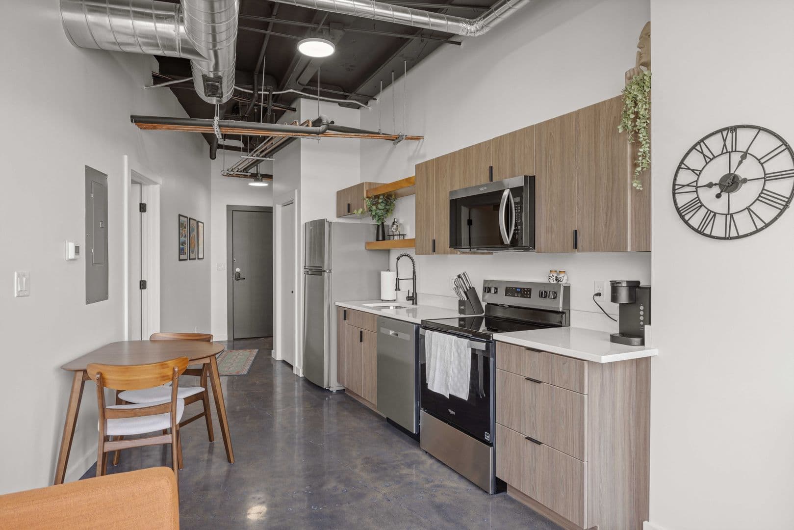 Des Moines Apartment: 660 E 5th St