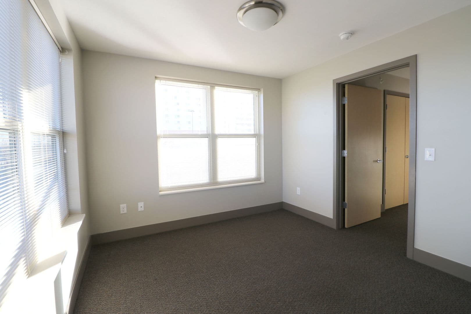 Omaha Apartment: 2222 Davenport St