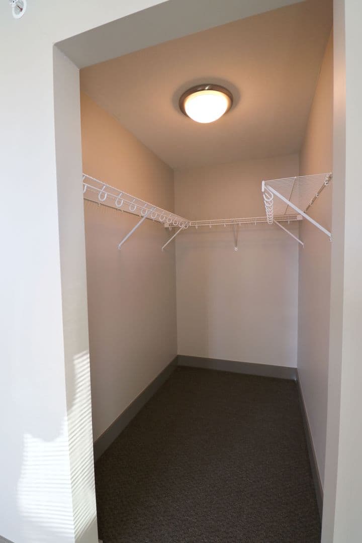 Omaha Apartment: 2222 Davenport St