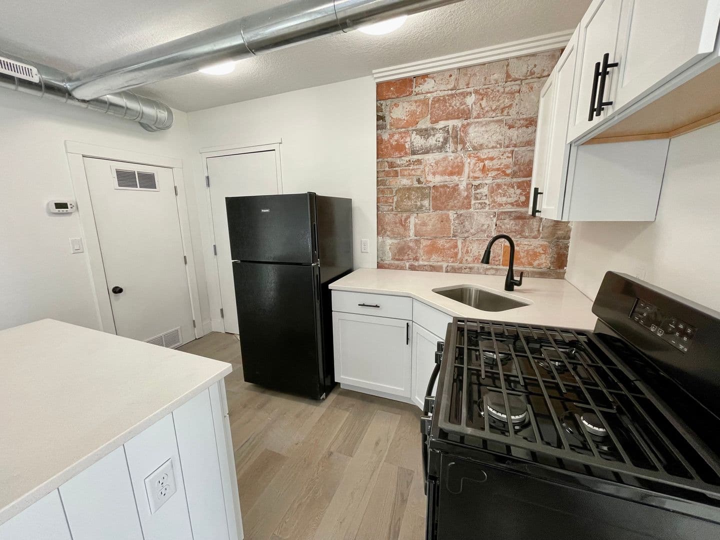 Des Moines Apartment: 2008 6th Ave