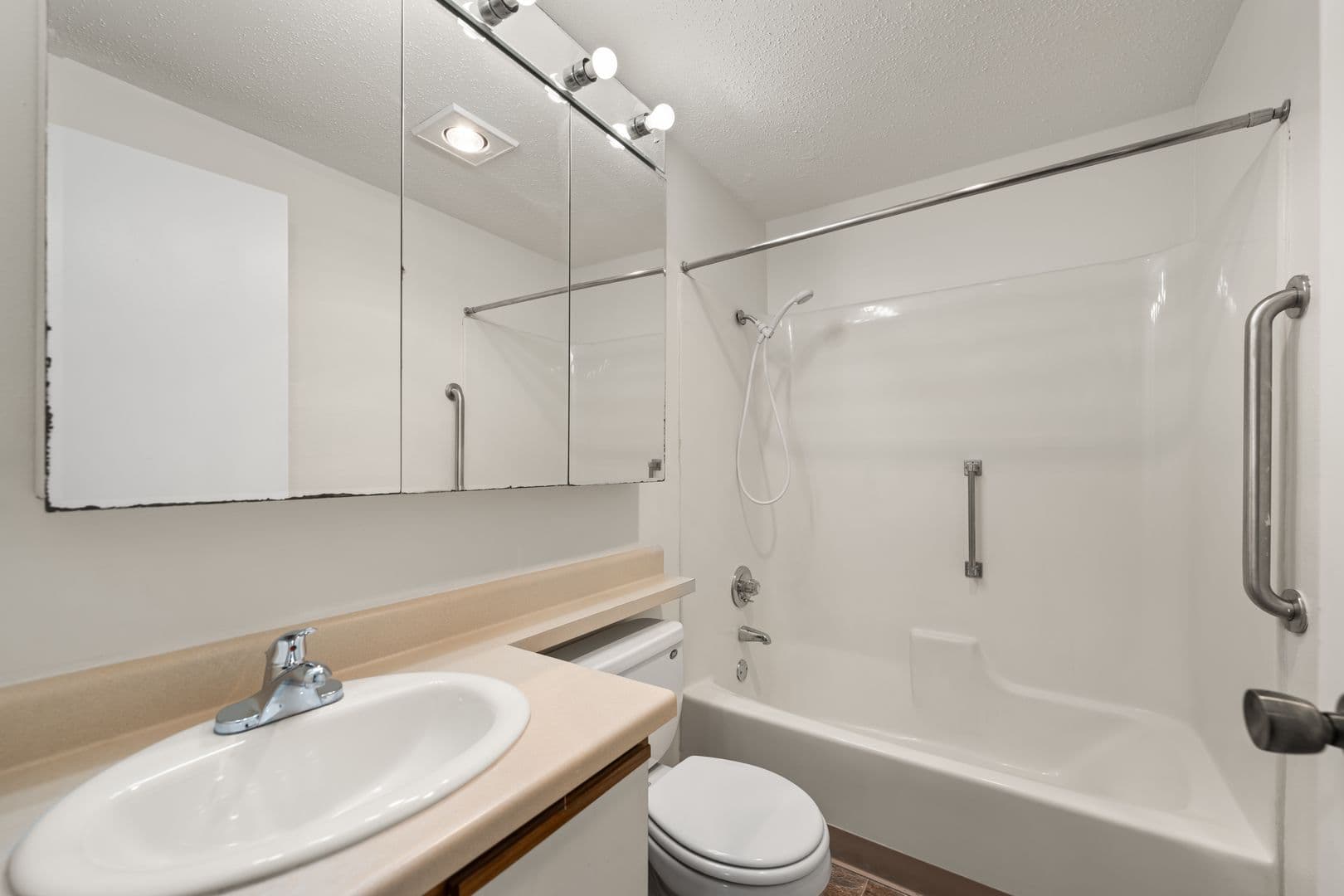 Boone Apartment: 1104 8th Street