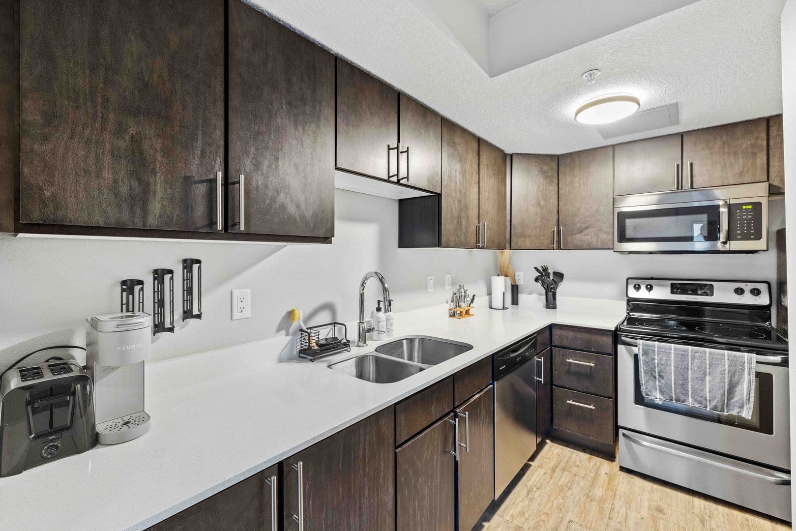 Des Moines Apartment: 660 E 5th St