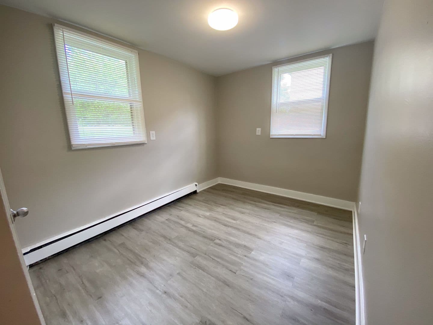 Des Moines Apartment: 1216 E Seneca Avenue 6