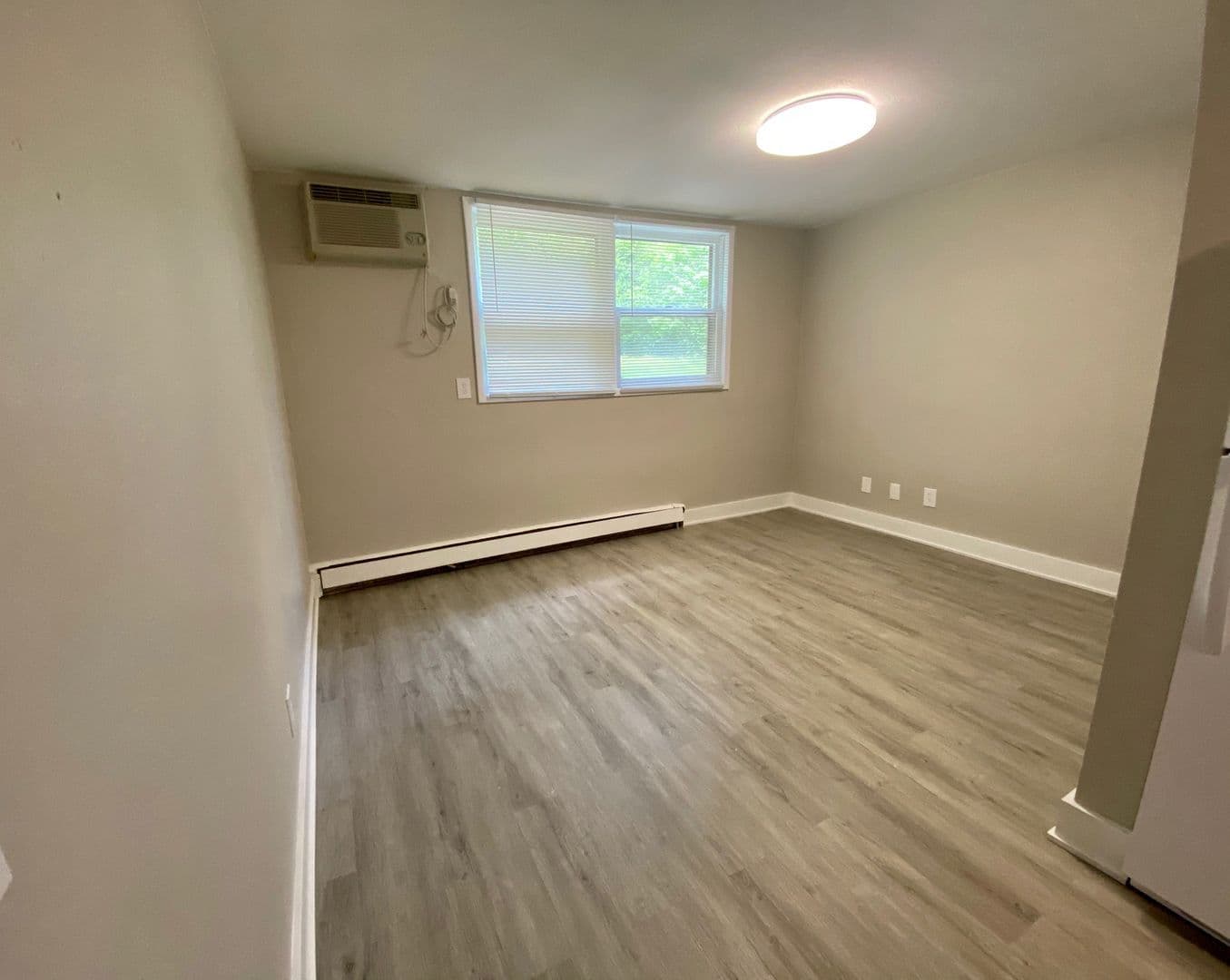 Des Moines Apartment: 1216 E Seneca Avenue 6