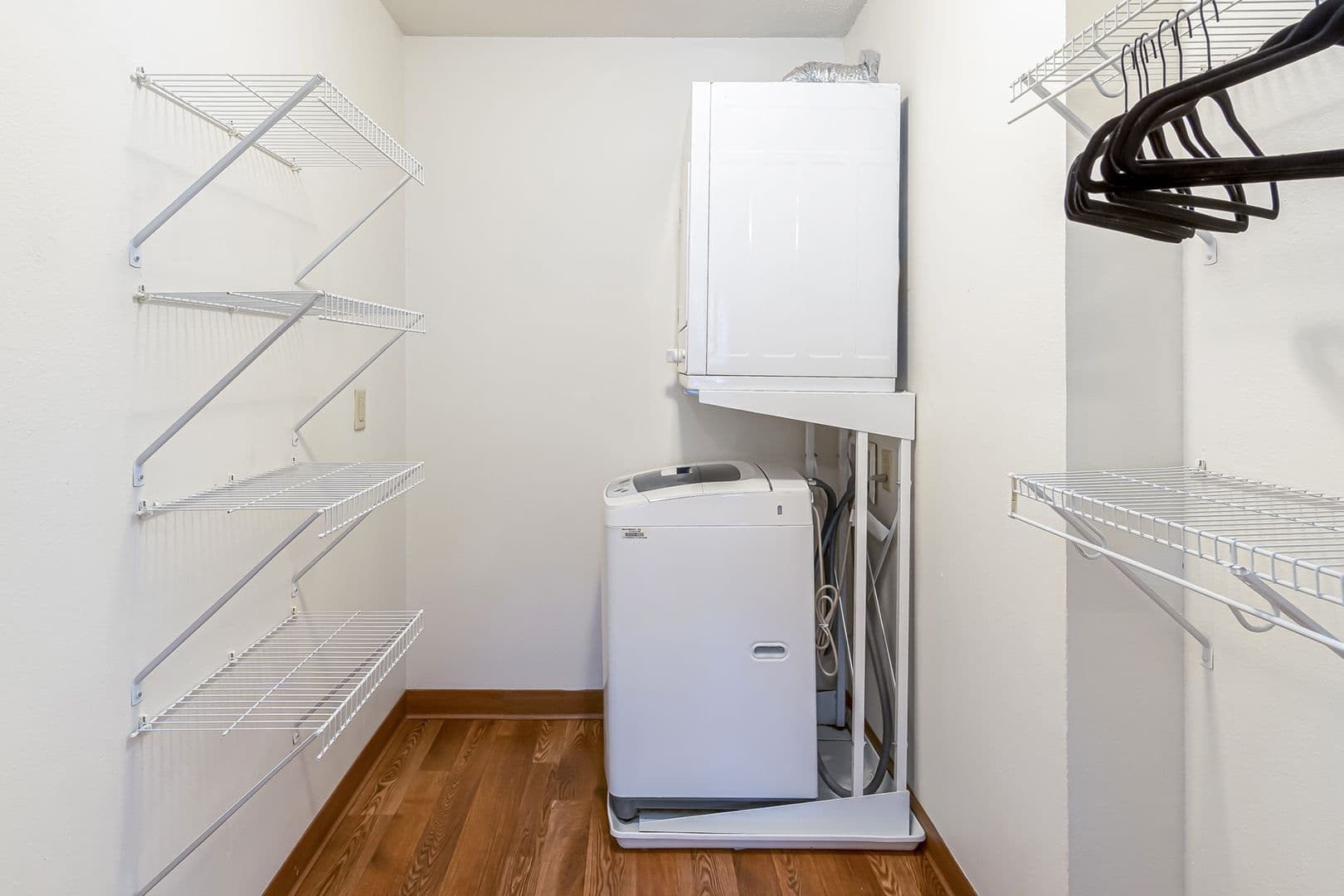 Des Moines Apartment: 1646 Hull Ave