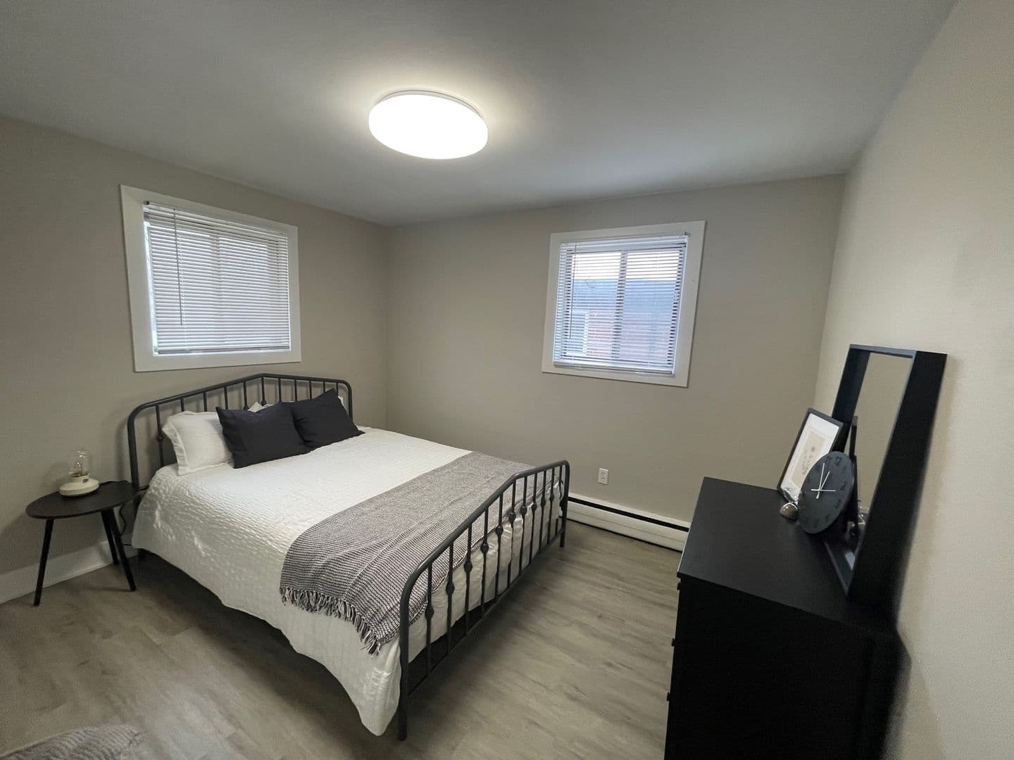 Des Moines Apartment: 1216 E Seneca Avenue 6