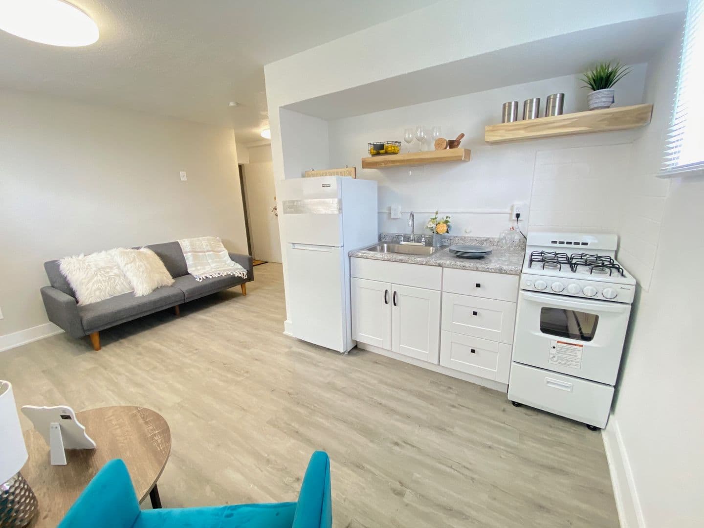Des Moines Apartment: 1216 E Seneca Avenue 6