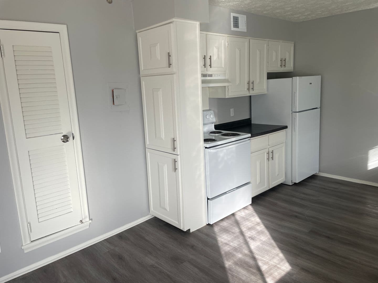 Omaha Apartment: 2303 Benson Gardens Blvd