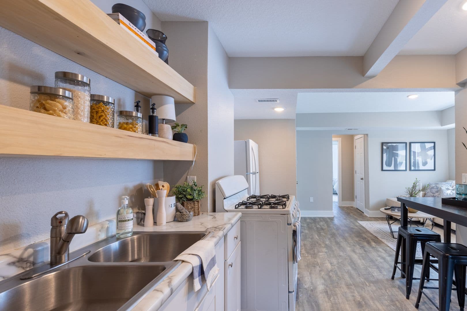 Des Moines Apartment: 2008 6th Ave