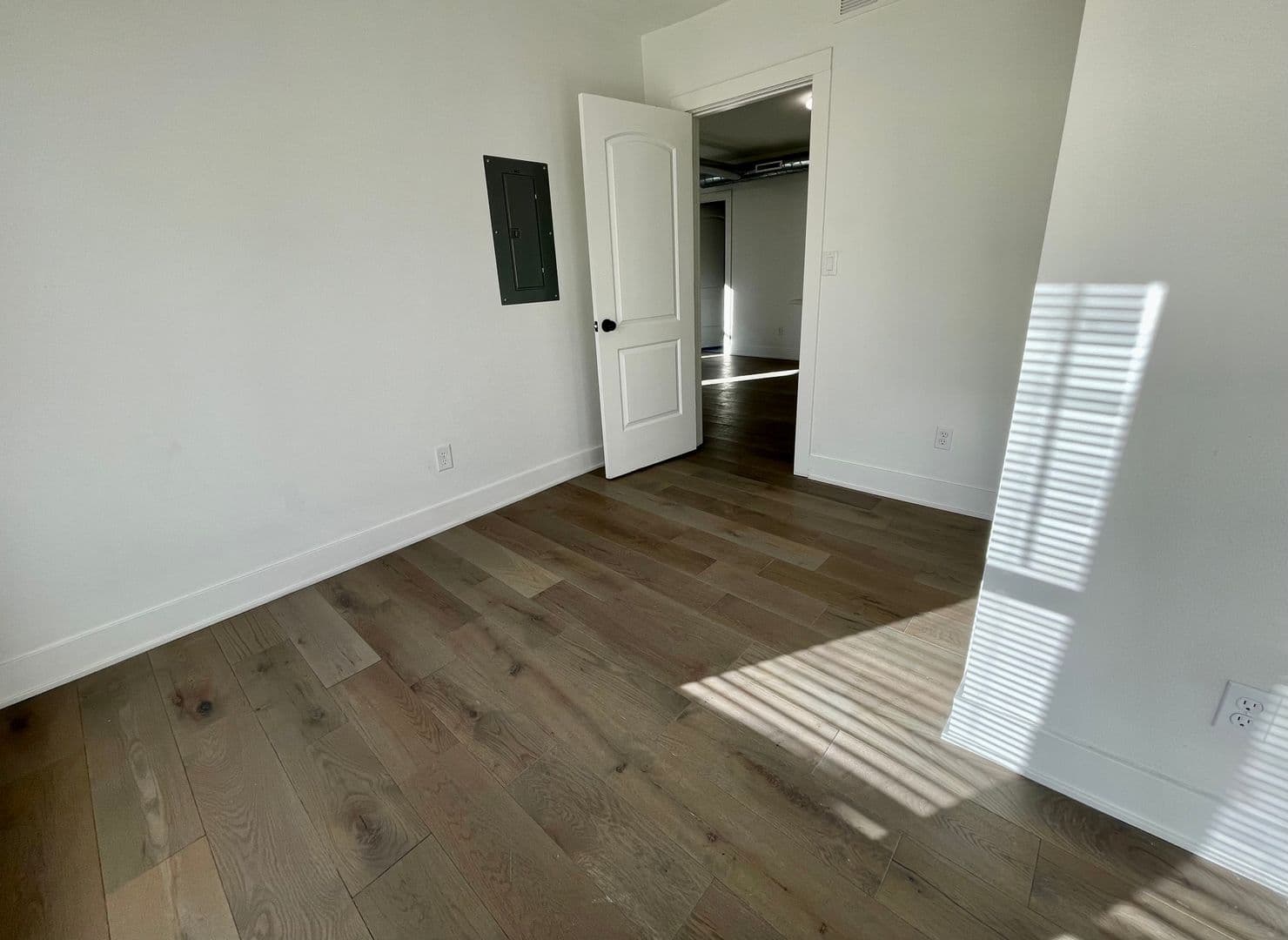 Des Moines Apartment: 2008 6th Ave