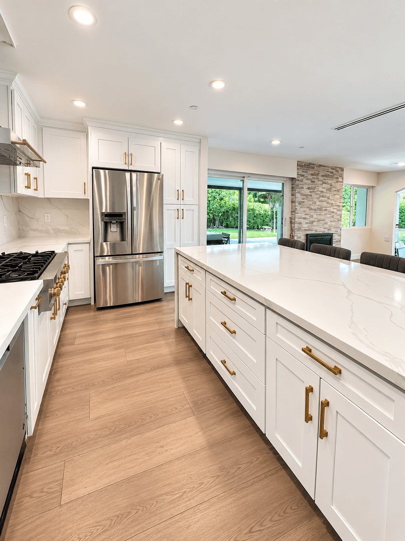 West Hills House: 7214 Fallbrook Ave