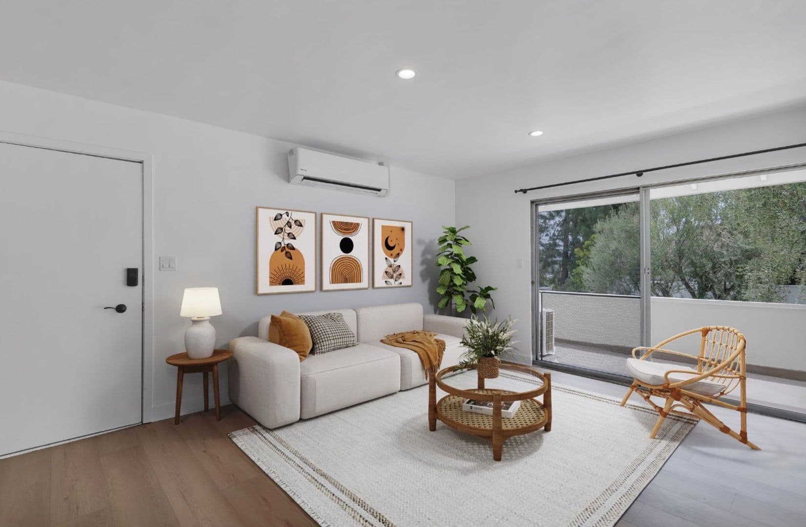 Thousand Oaks Apartment: 605 Warwick Ave