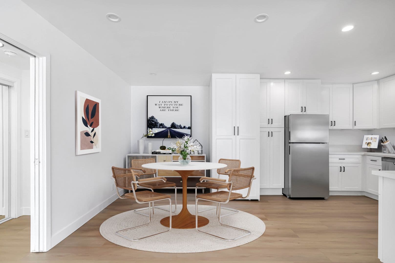 Thousand Oaks Apartment: 605 Warwick Ave