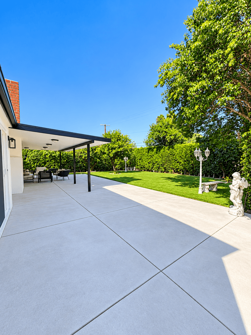 West Hills House: 7214 Fallbrook Ave