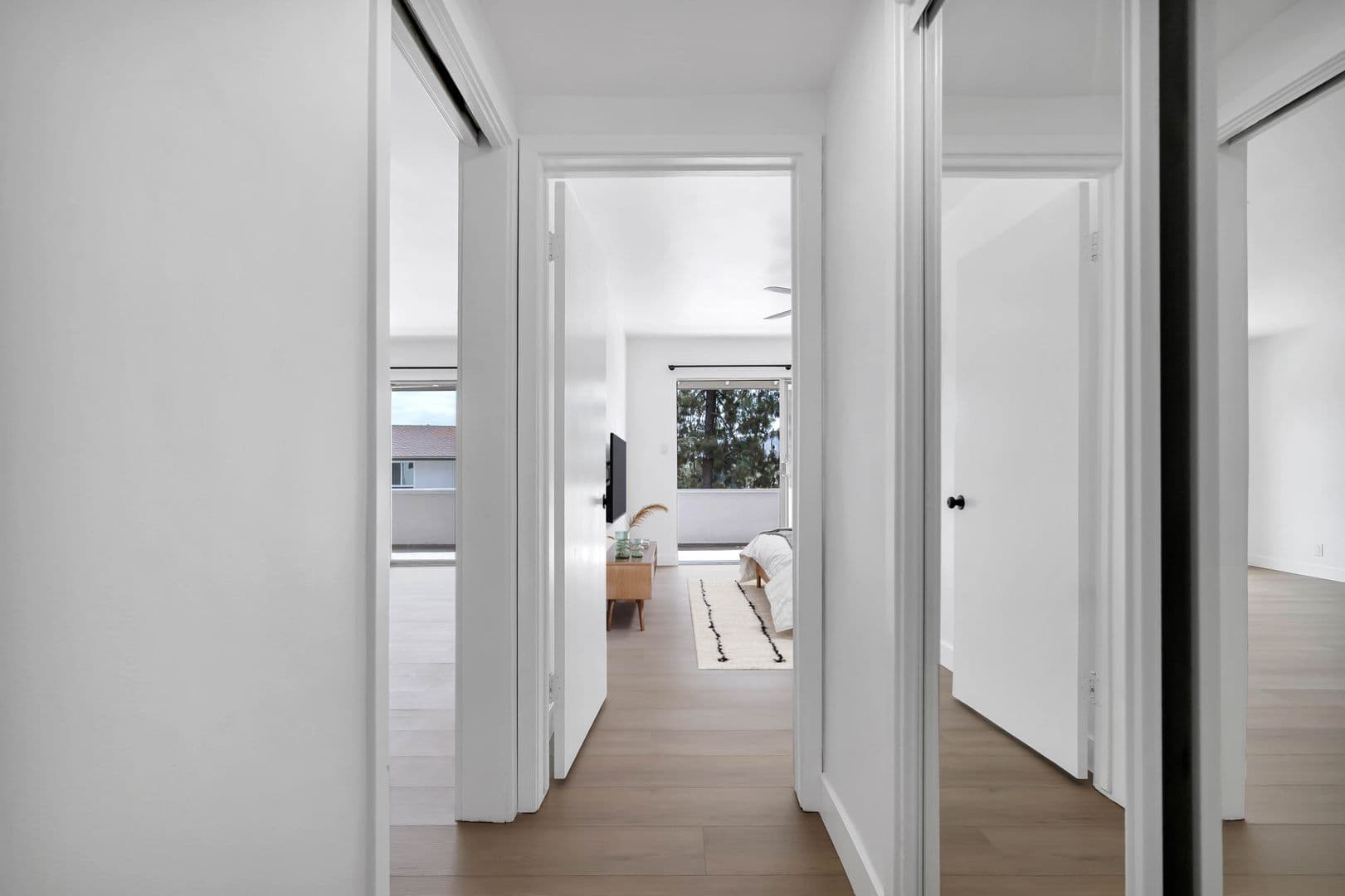 Thousand Oaks Apartment: 605 Warwick Ave