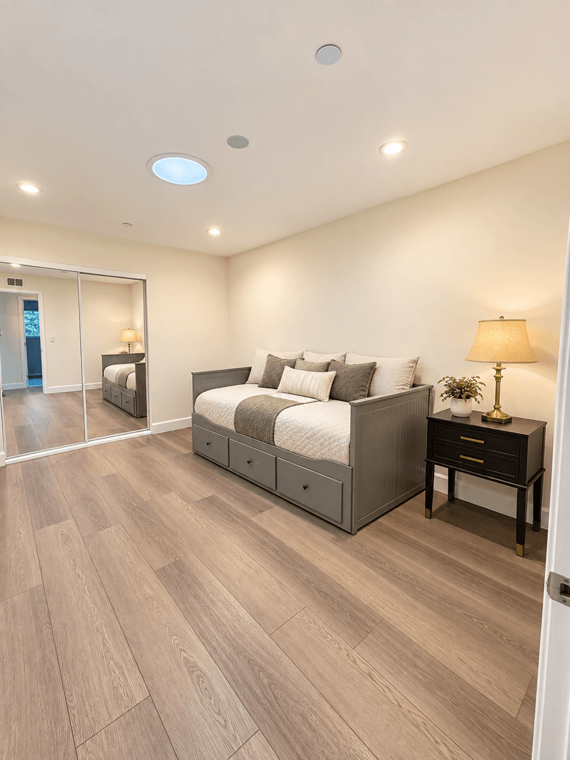 West Hills House: 7214 Fallbrook Ave