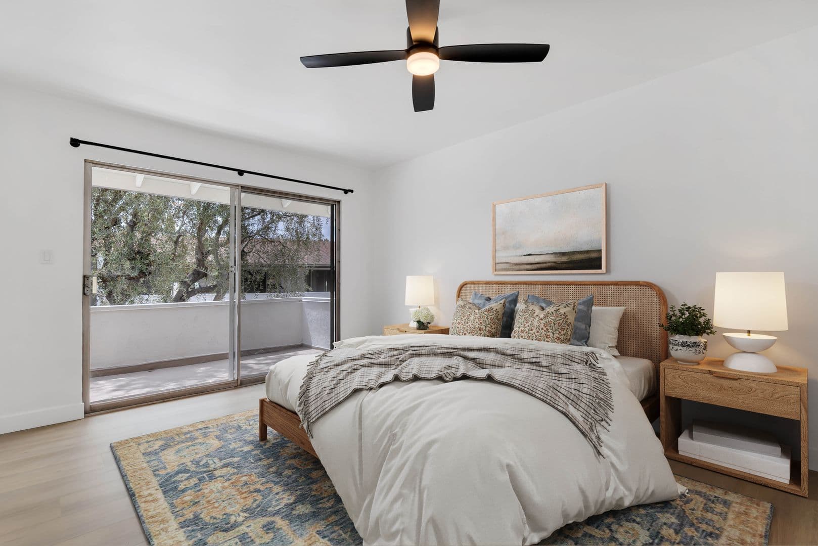 Thousand Oaks Apartment: 605 Warwick Ave