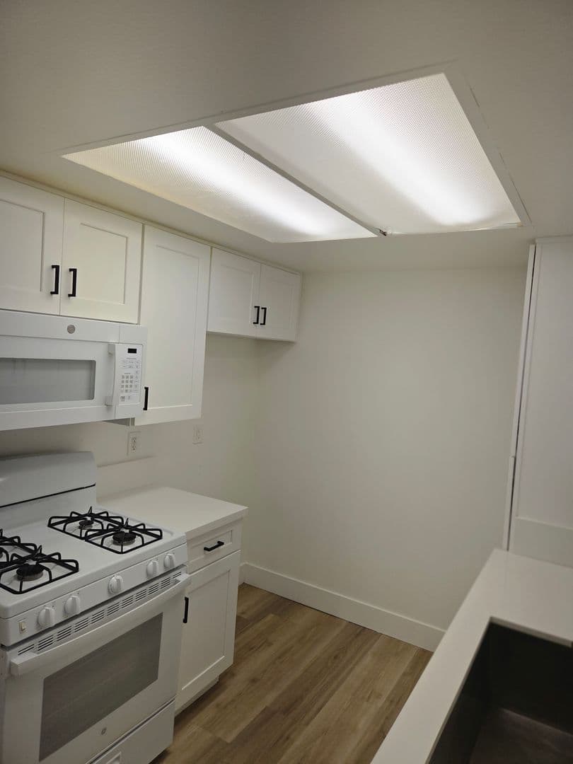 Santa Paula Apartment: 230 W Harvard Blvd.