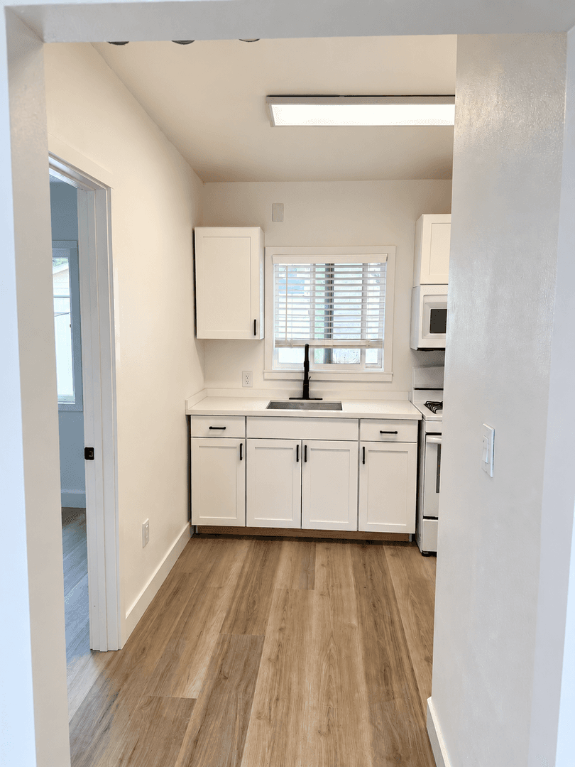 Santa Paula Apartment: 626 Acacia Rd.