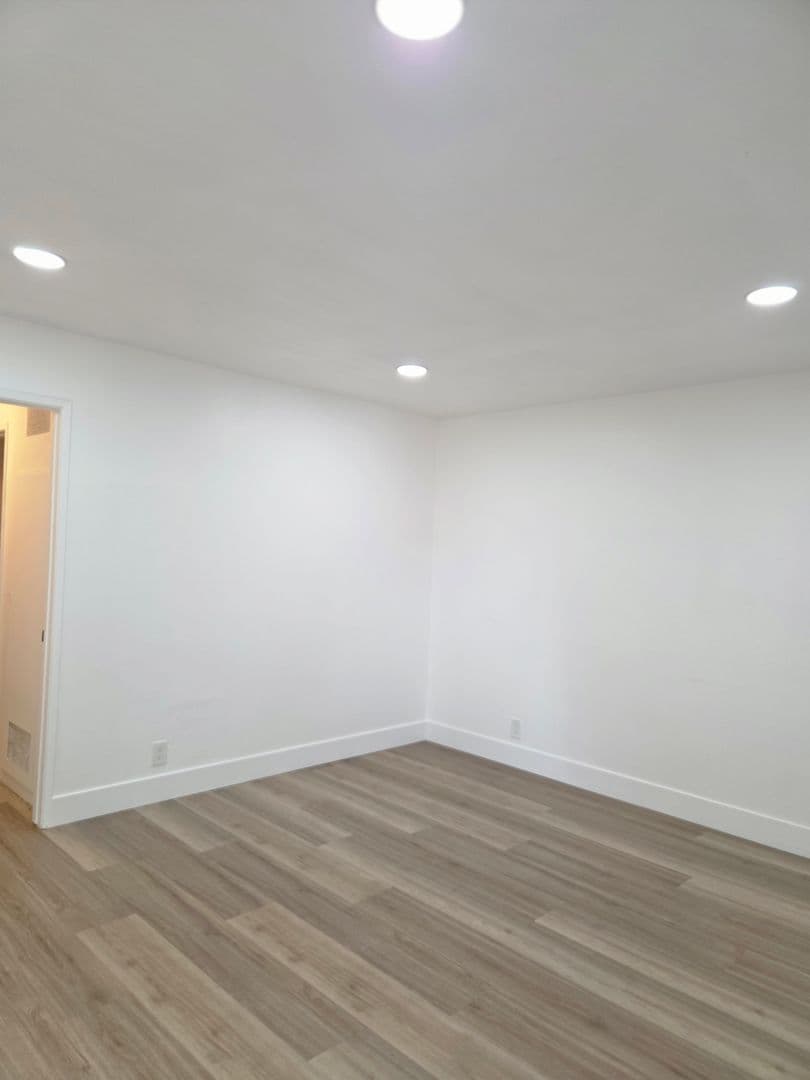 Santa Paula Apartment: 230 W Harvard Blvd.